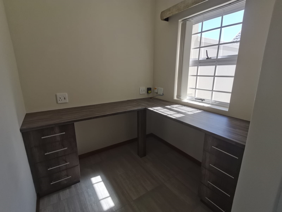 1 Bedroom Property for Sale in Heiderand Western Cape